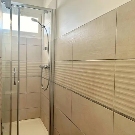 Daire Face Avec Parking Prive - - Fr-1-251-252 Le Lavandou