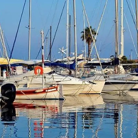 Au Lavandou Avec Parking, Acces Direct - Fr-1-251-252